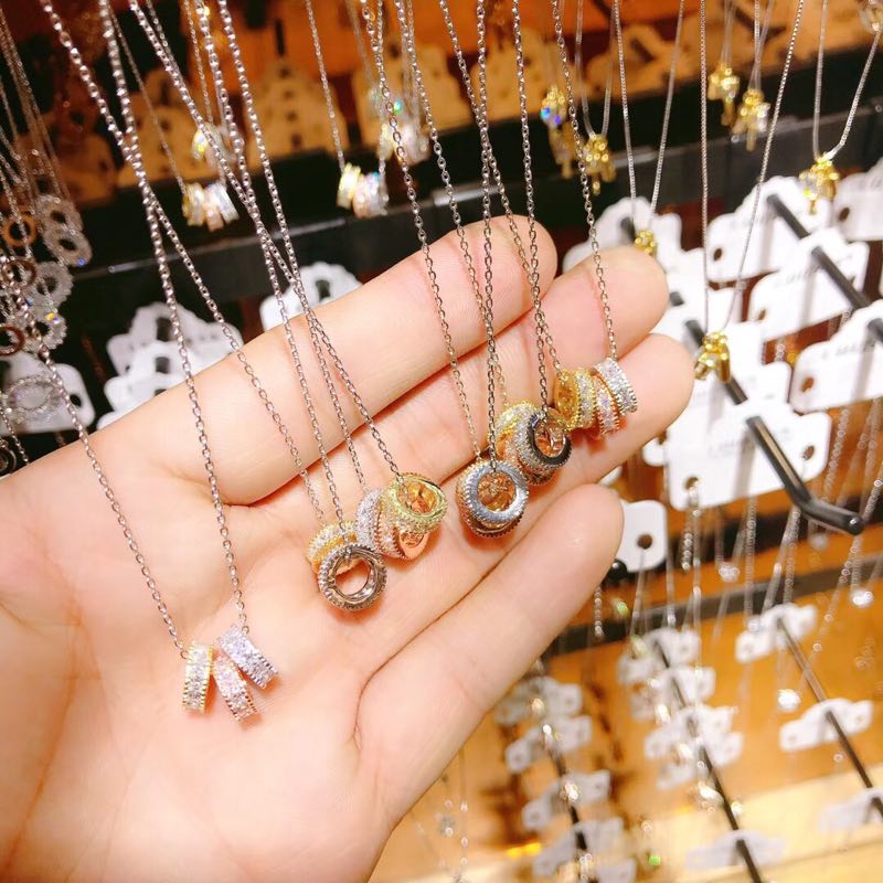 small wheel crystal necklace