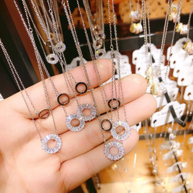 duplexes crystal circle necklace