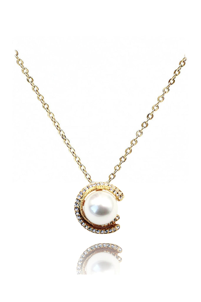 Simple elegant pearl earrings set