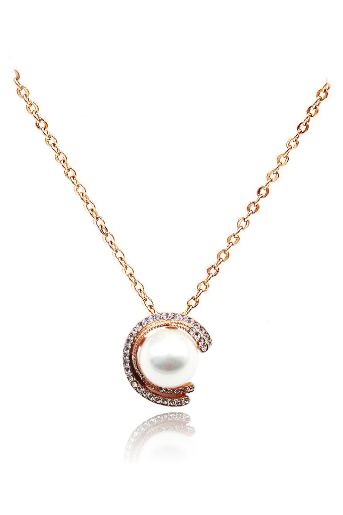 Simple elegant pearl earrings set
