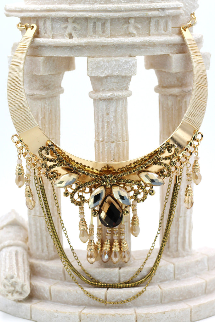 Elegant traditional exaggeration necklace