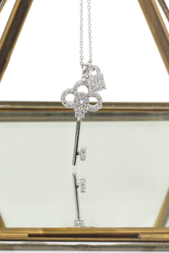 simple temperament clavicle necklace