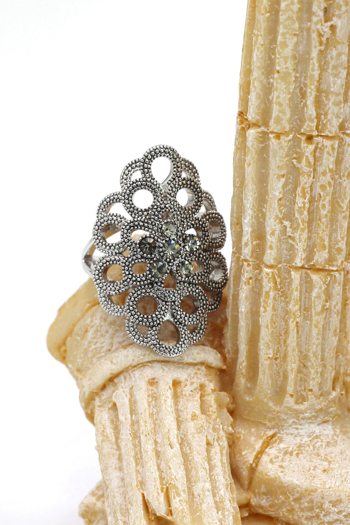 noble gray-green crystal silver ring