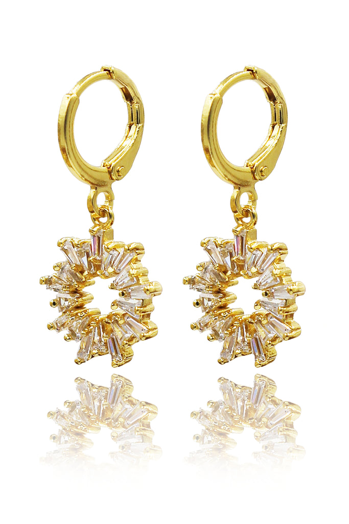 fashion aperture crystal earrings
