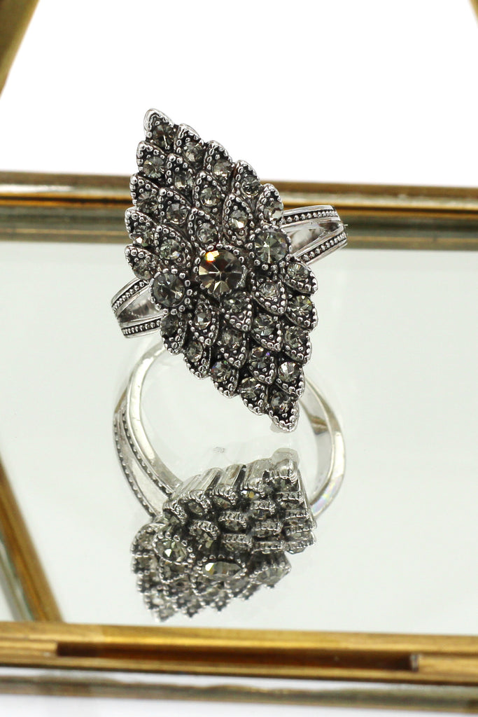 noble dense green crystal silver ring