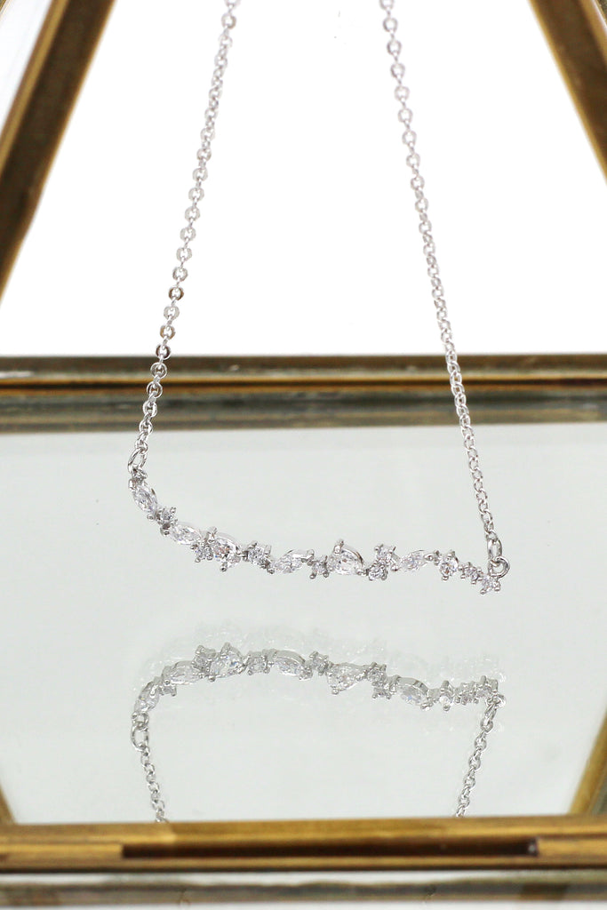 cabinet crystal curve lady clavicle necklace