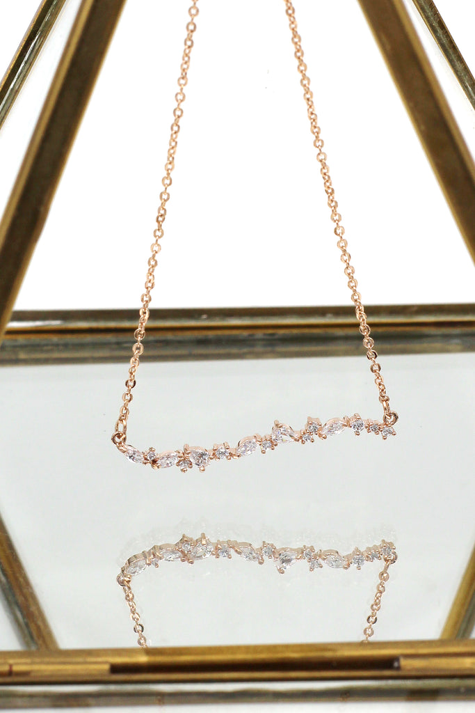 cabinet crystal curve lady clavicle necklace