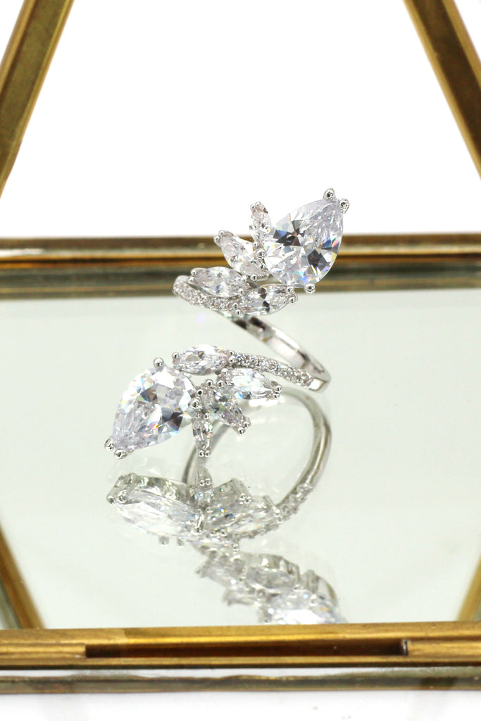 fashion vertically symmetrical crystal silver ring
