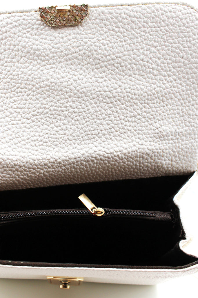 Pebble leather white small purse
