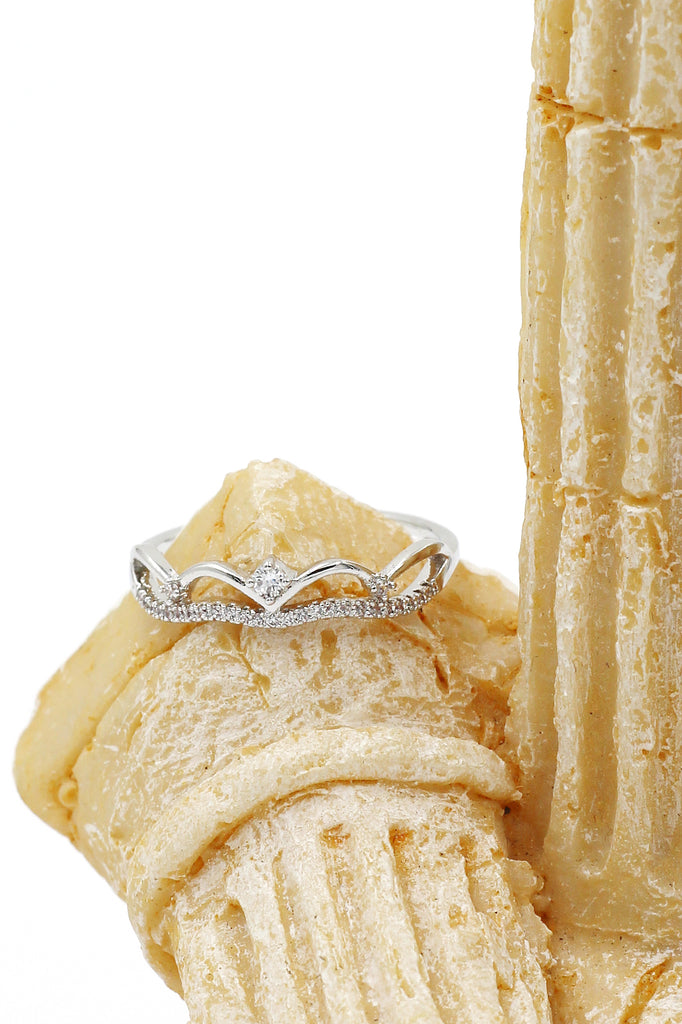 fashion small wavy crystal ring