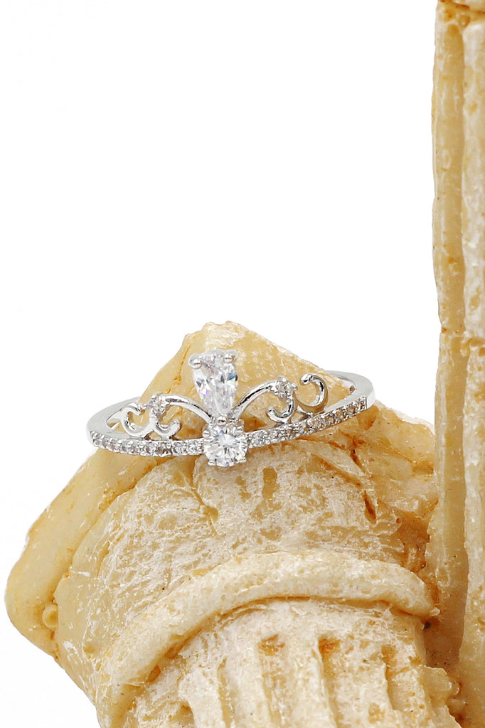 elegant silver crystal ring