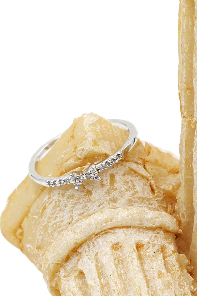 Fashion simple bow crystal ring