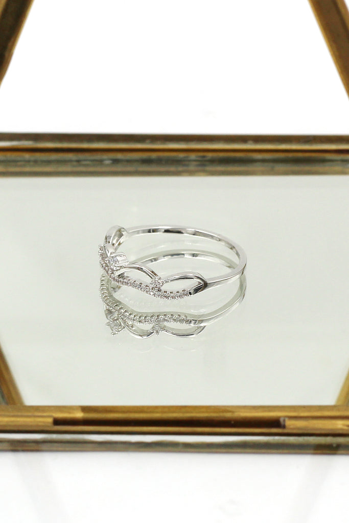 fashion small wavy crystal ring