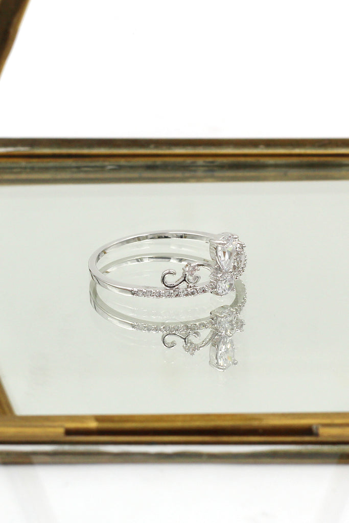 elegant silver crystal ring