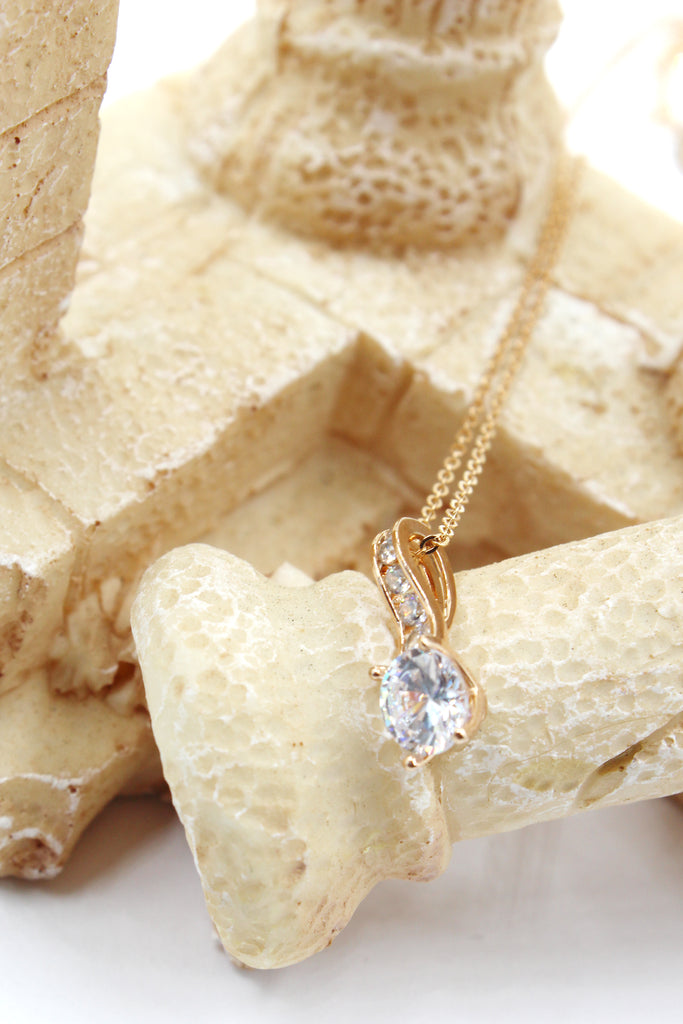 elegant rose gold crystal necklace