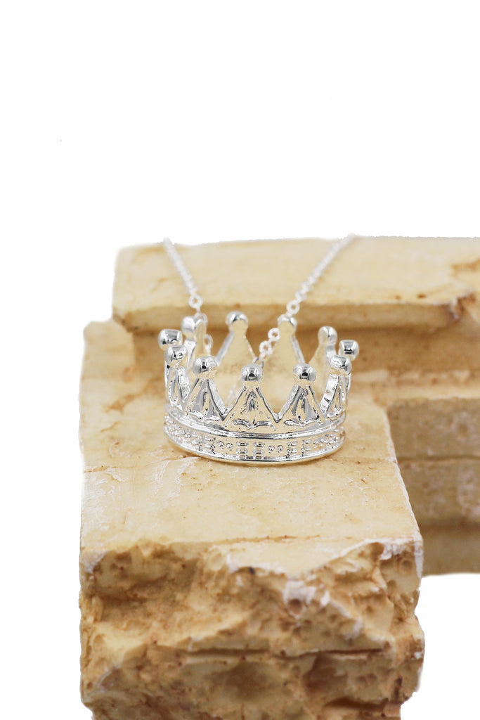 fashion big crown pendant necklace