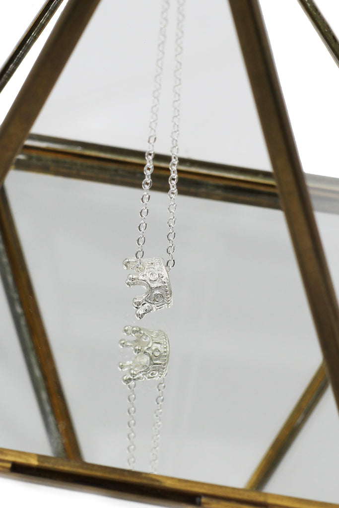 fashion mini crown pendant necklace