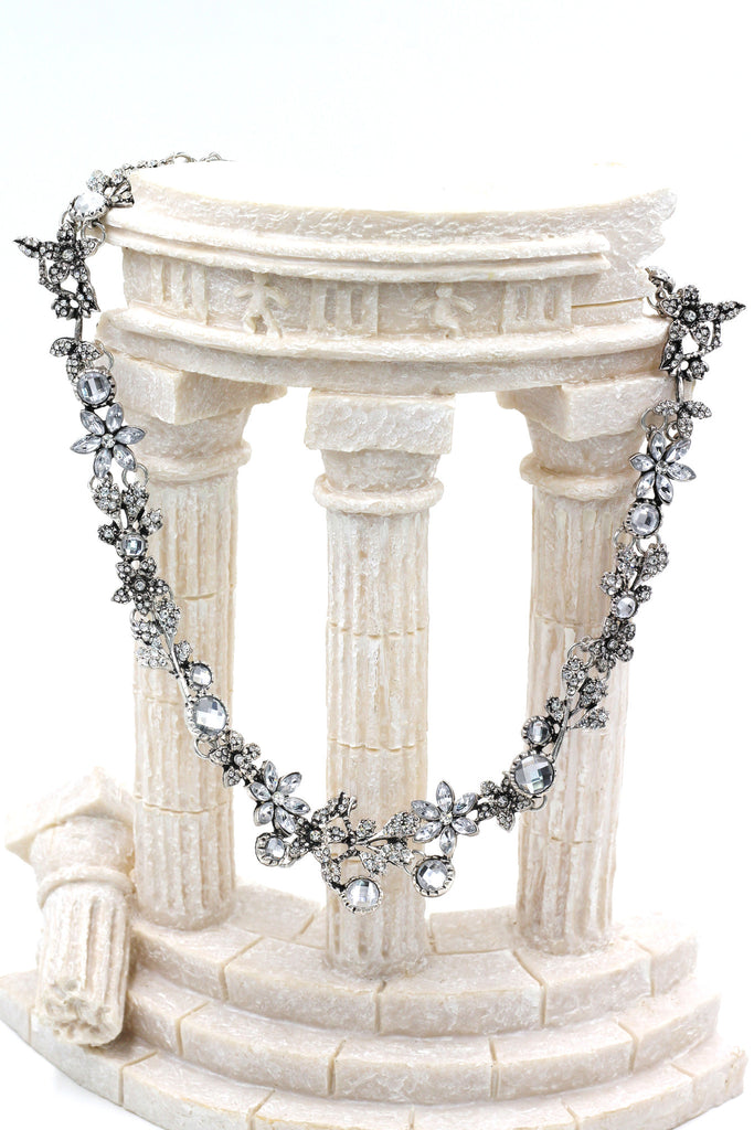 pretty wreath crystal necklace