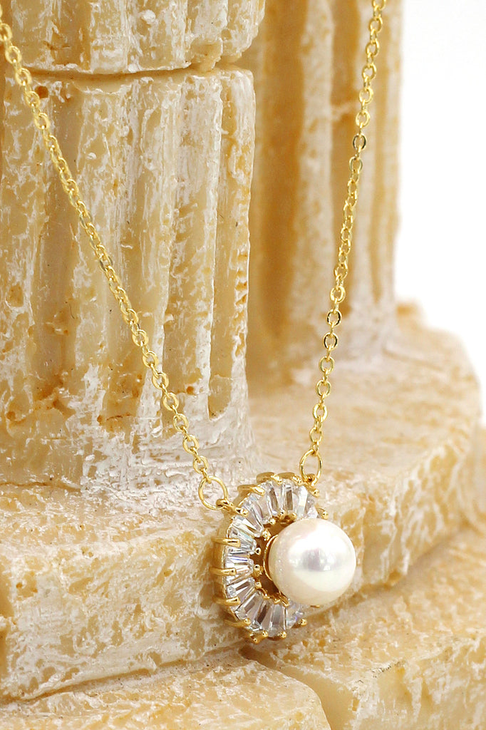 lovely pearl crystal necklace