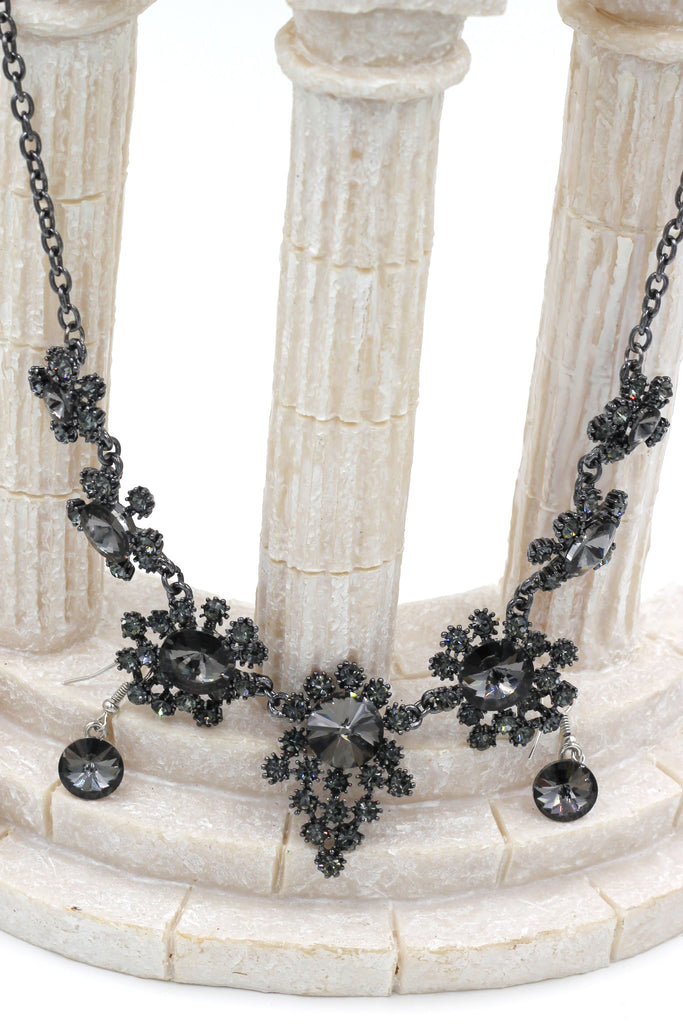 noble flower crystal black necklace