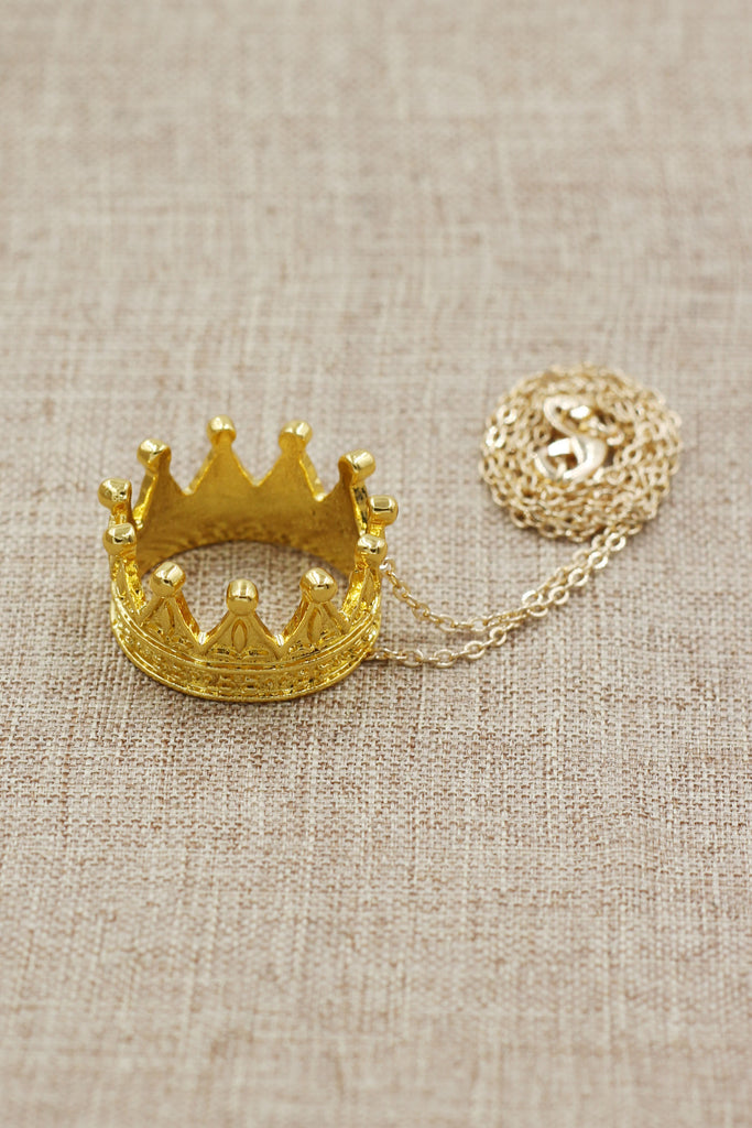 fashion big crown pendant necklace