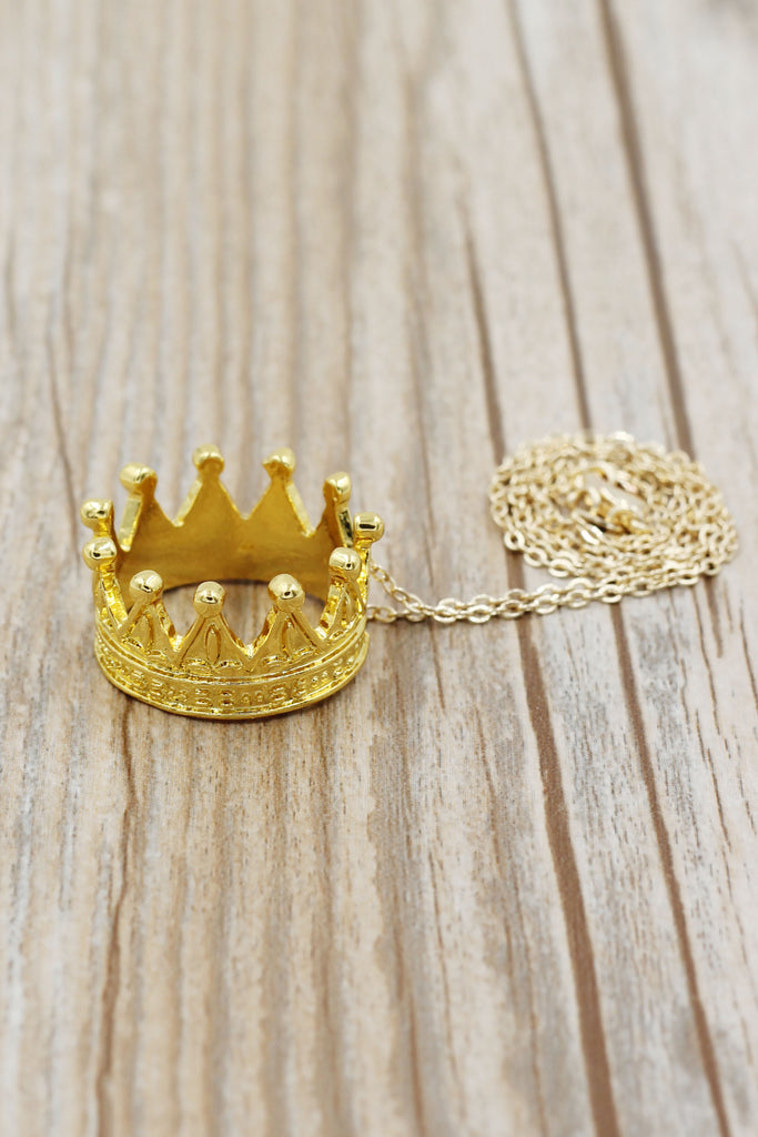fashion big crown pendant necklace