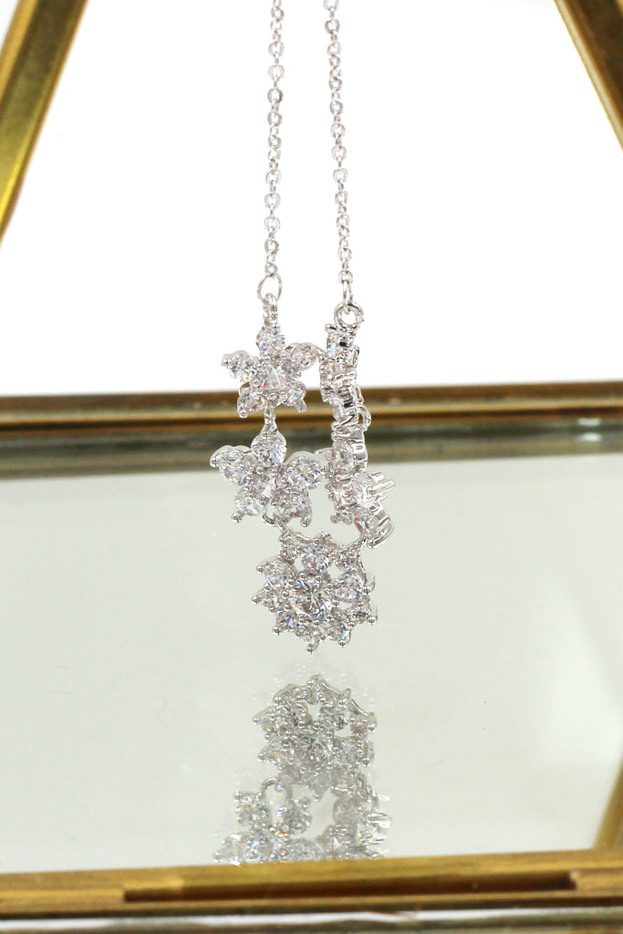 mini crystal flowers clavicle necklace