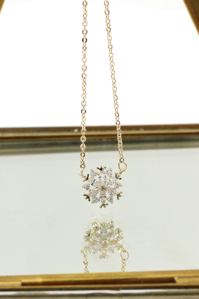 Mini snowflake crystal clavicle necklace