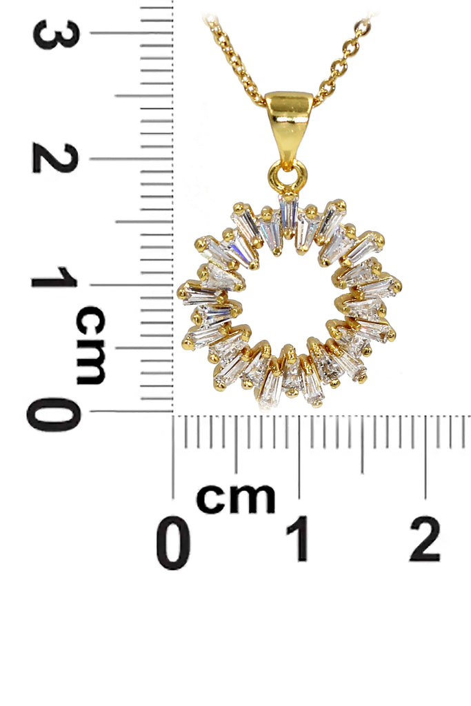 fashion aperture crystal necklace