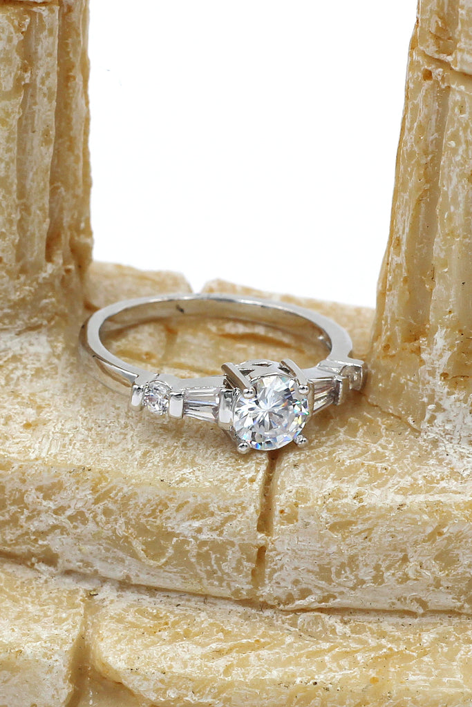 fashion four claw crystal ring