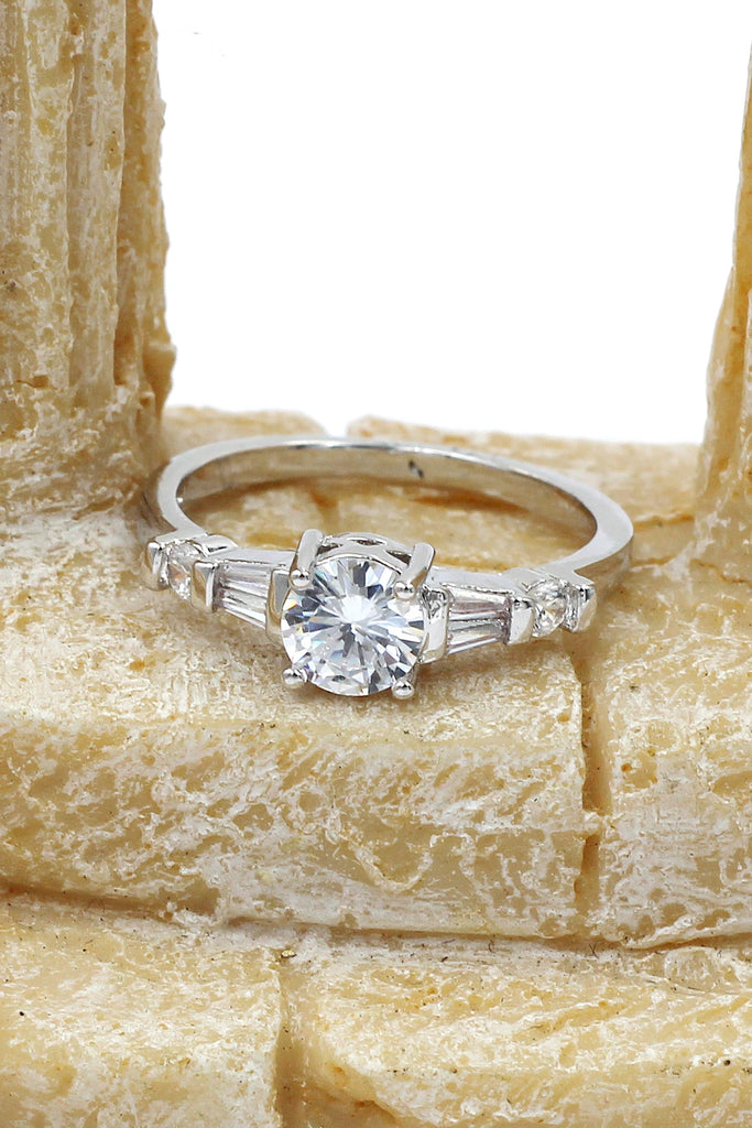 fashion four claw crystal ring