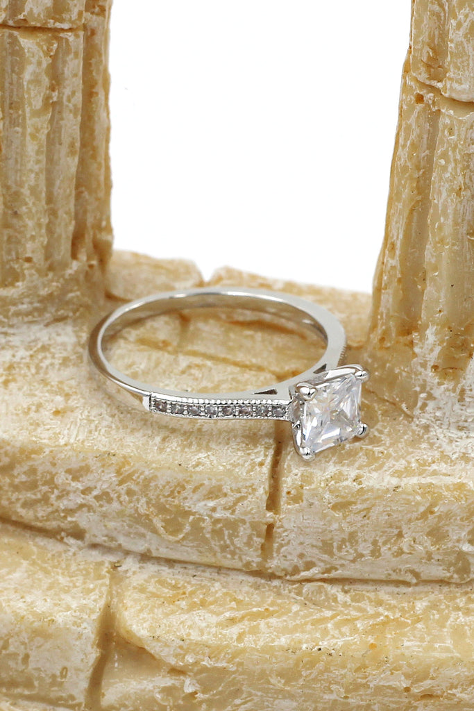 fashion four-claw square crystal ring