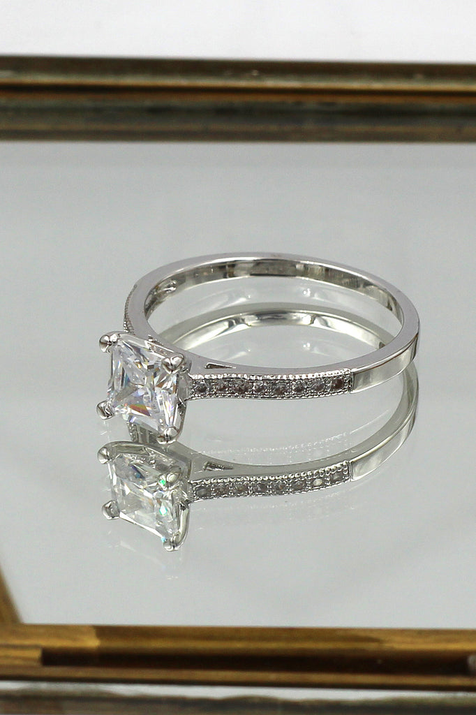 fashion four-claw square crystal ring