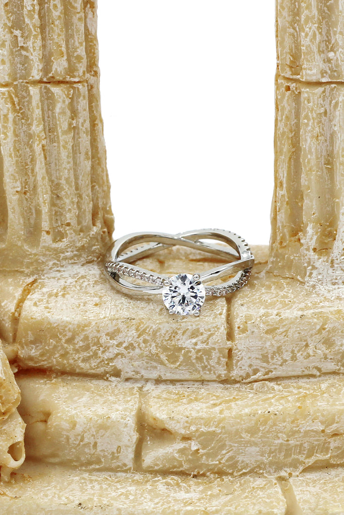 personality twist crystal ring