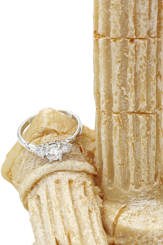 fashion sparkling crystal ring