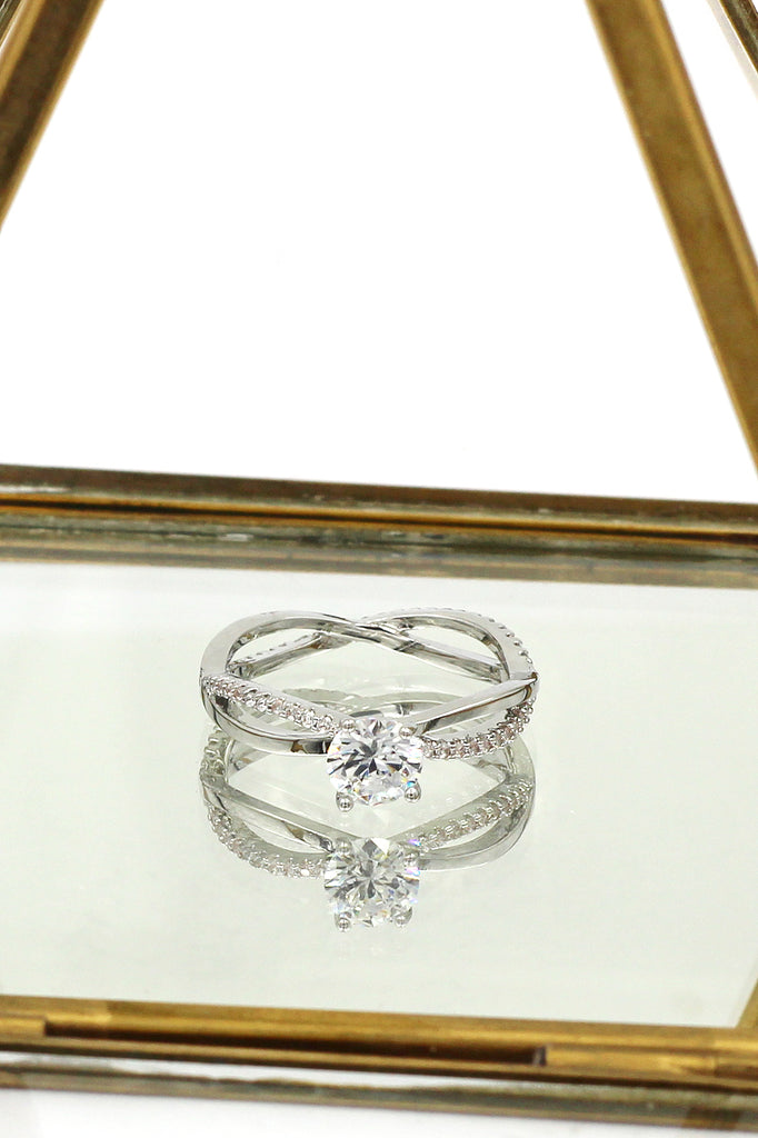 personality twist crystal ring