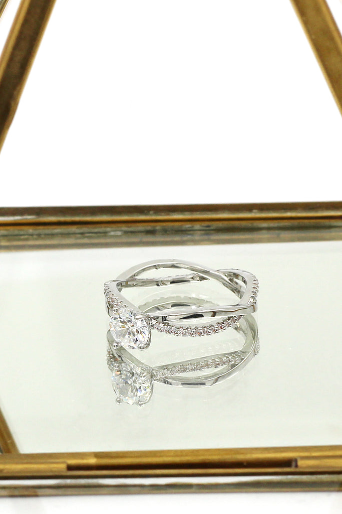 personality twist crystal ring