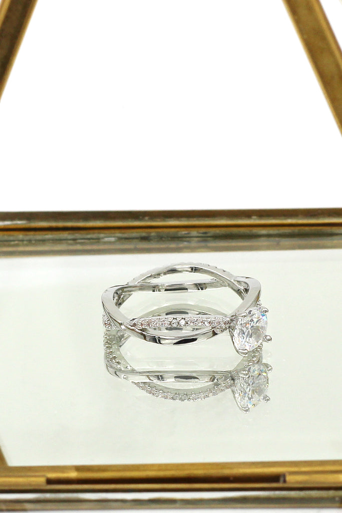 personality twist crystal ring