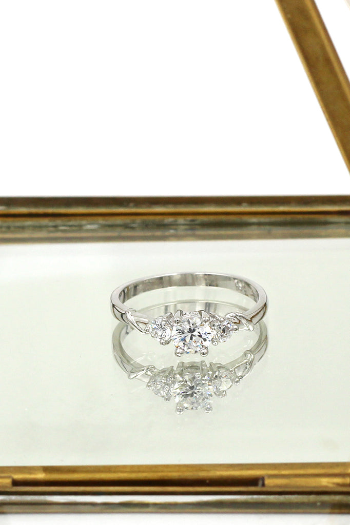 fashion sparkling crystal ring