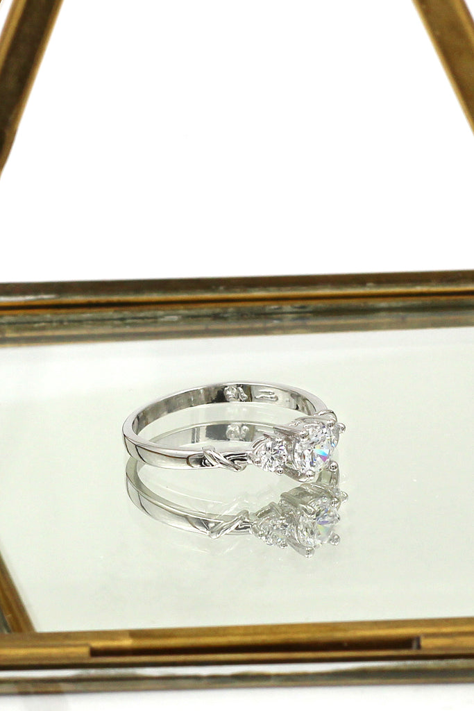 fashion sparkling crystal ring