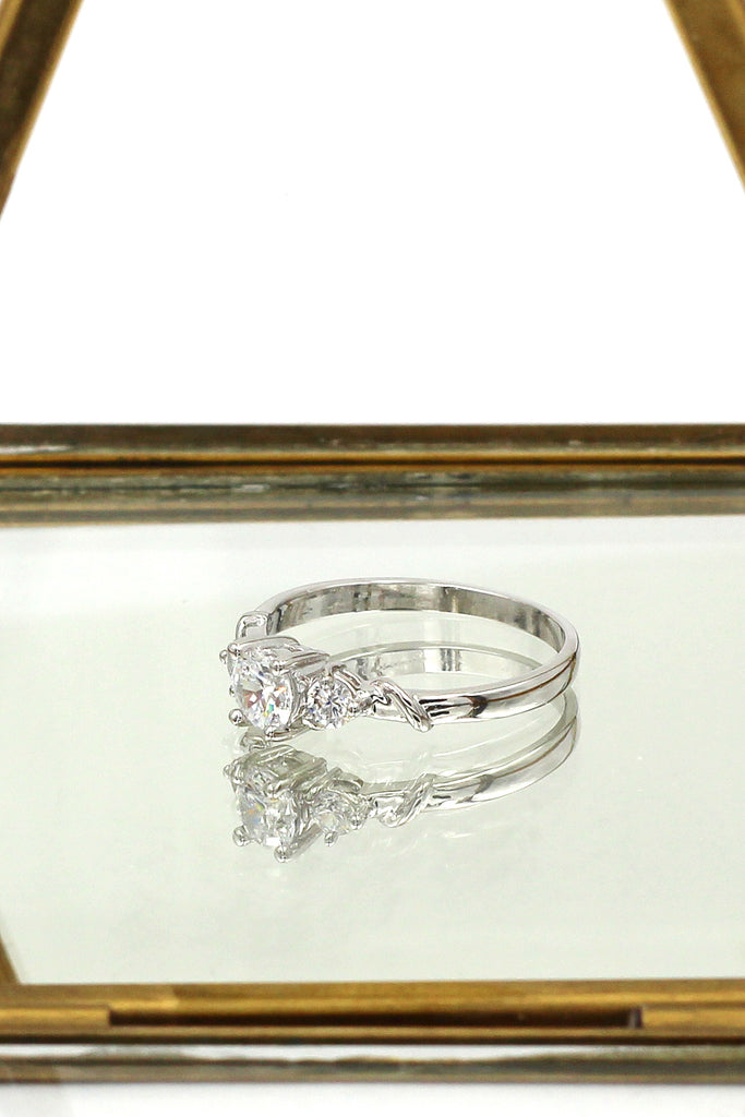 fashion sparkling crystal ring