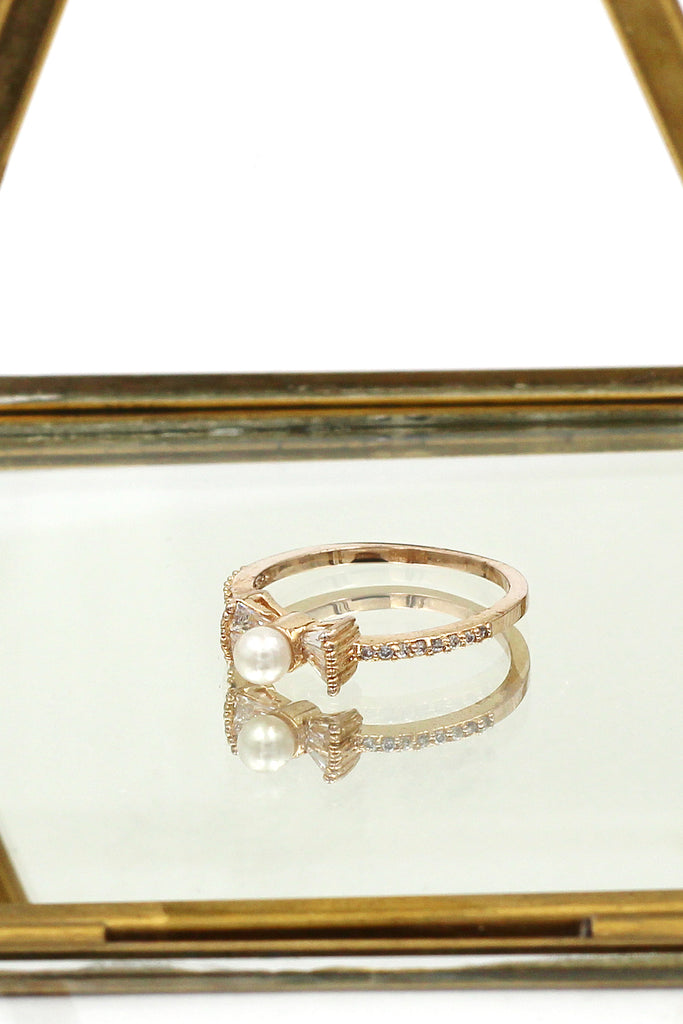 delicate bow pearl crystal ring