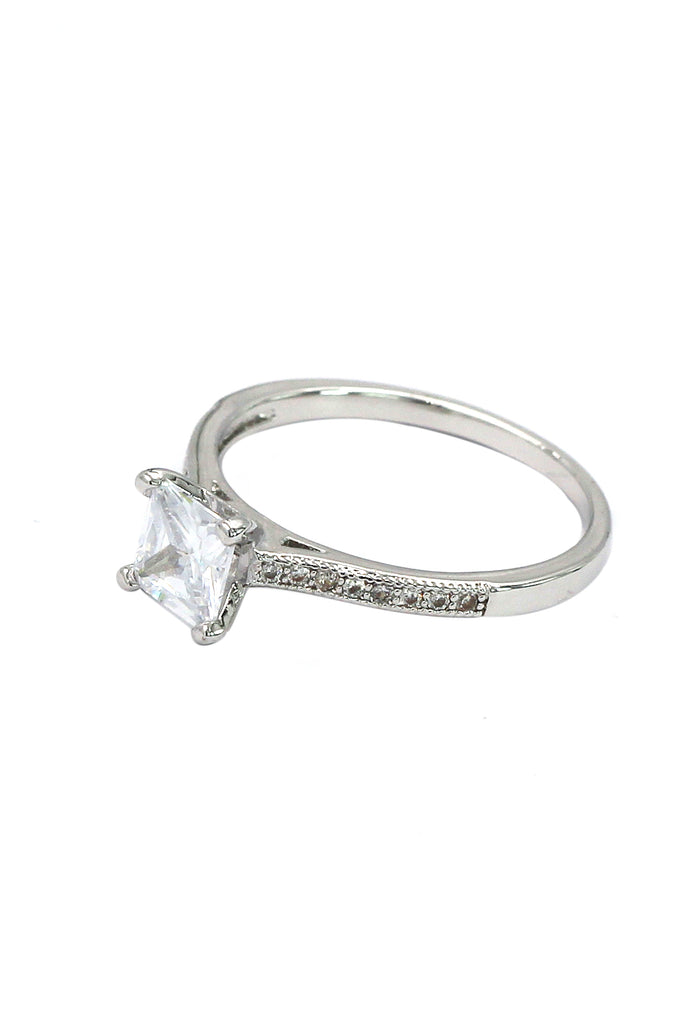 fashion four-claw square crystal ring
