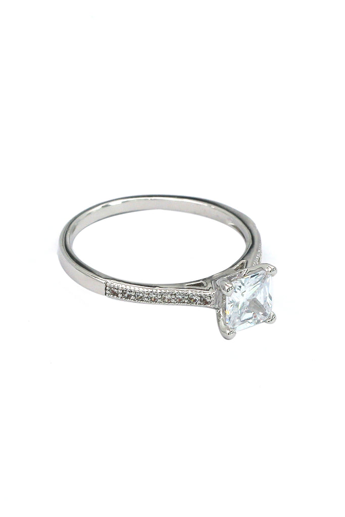 fashion four-claw square crystal ring