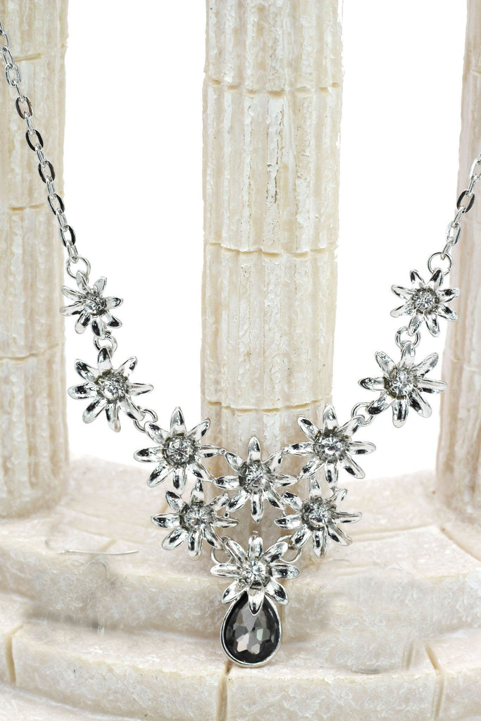 brilliant silver flowers color crystal necklace