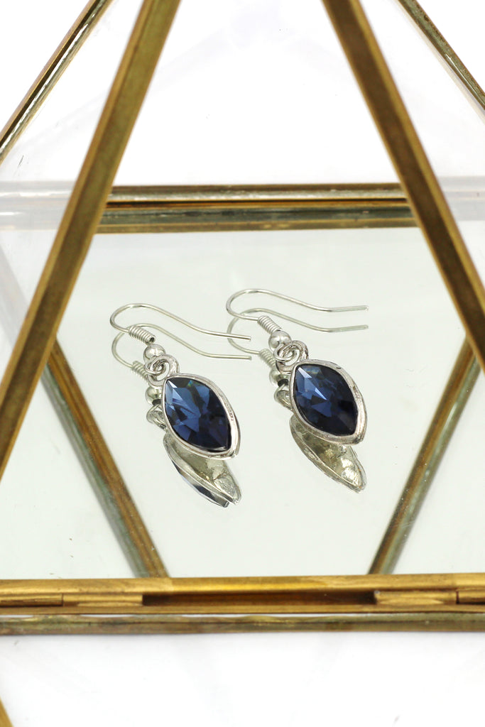 temperament compact crystal earrings