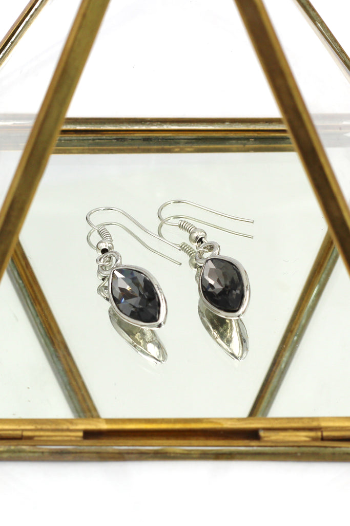 temperament compact crystal earrings