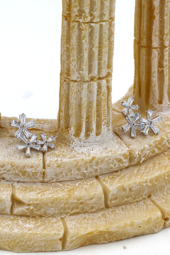 Simple flowers crystal earrings