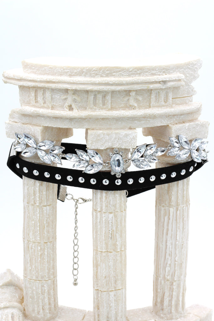 trend of women crystal choker