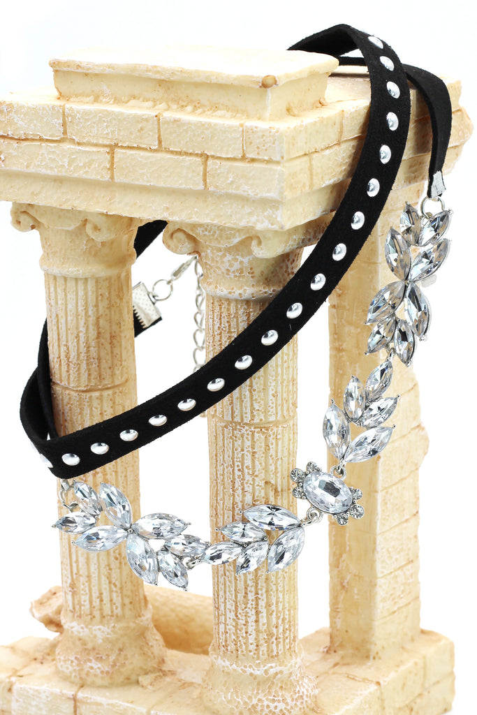 trend of women crystal choker